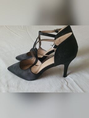 JC Journee Collection Sz 8 Black Heels